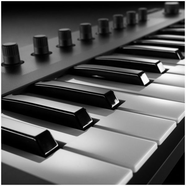 KOMPLETE KONTROL M32