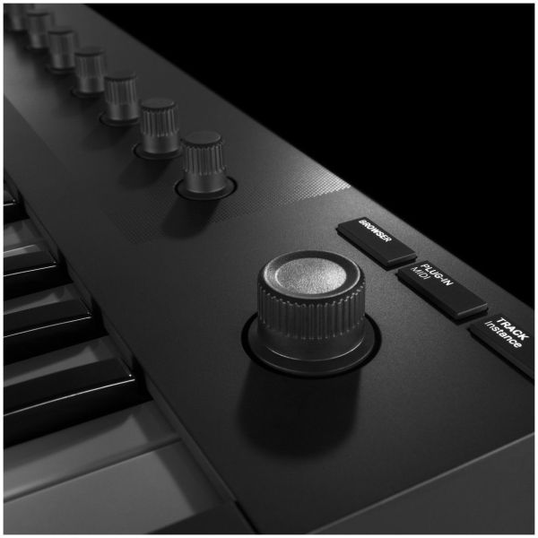 KOMPLETE KONTROL M32