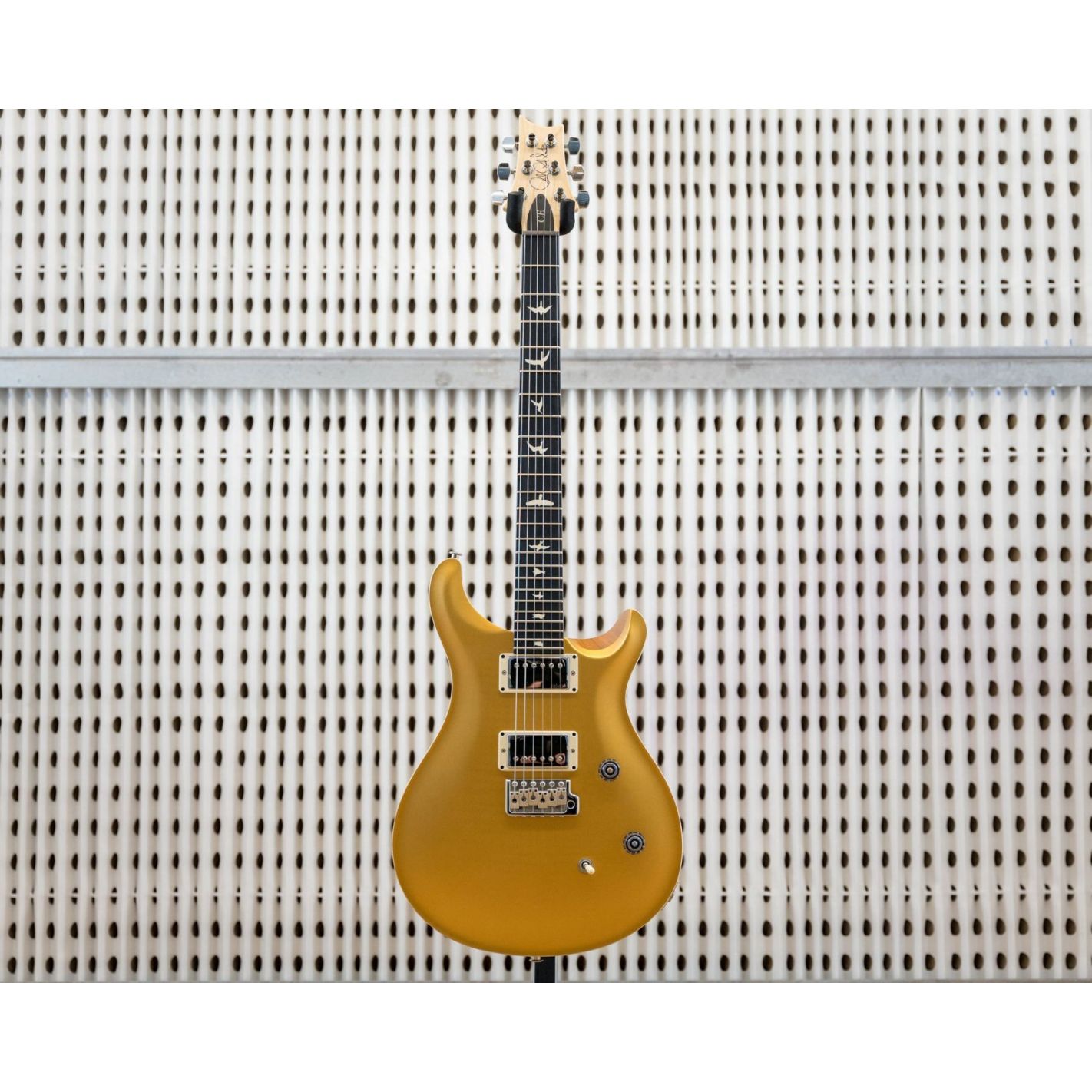 CE24 SATIN LTD GOLD TOP