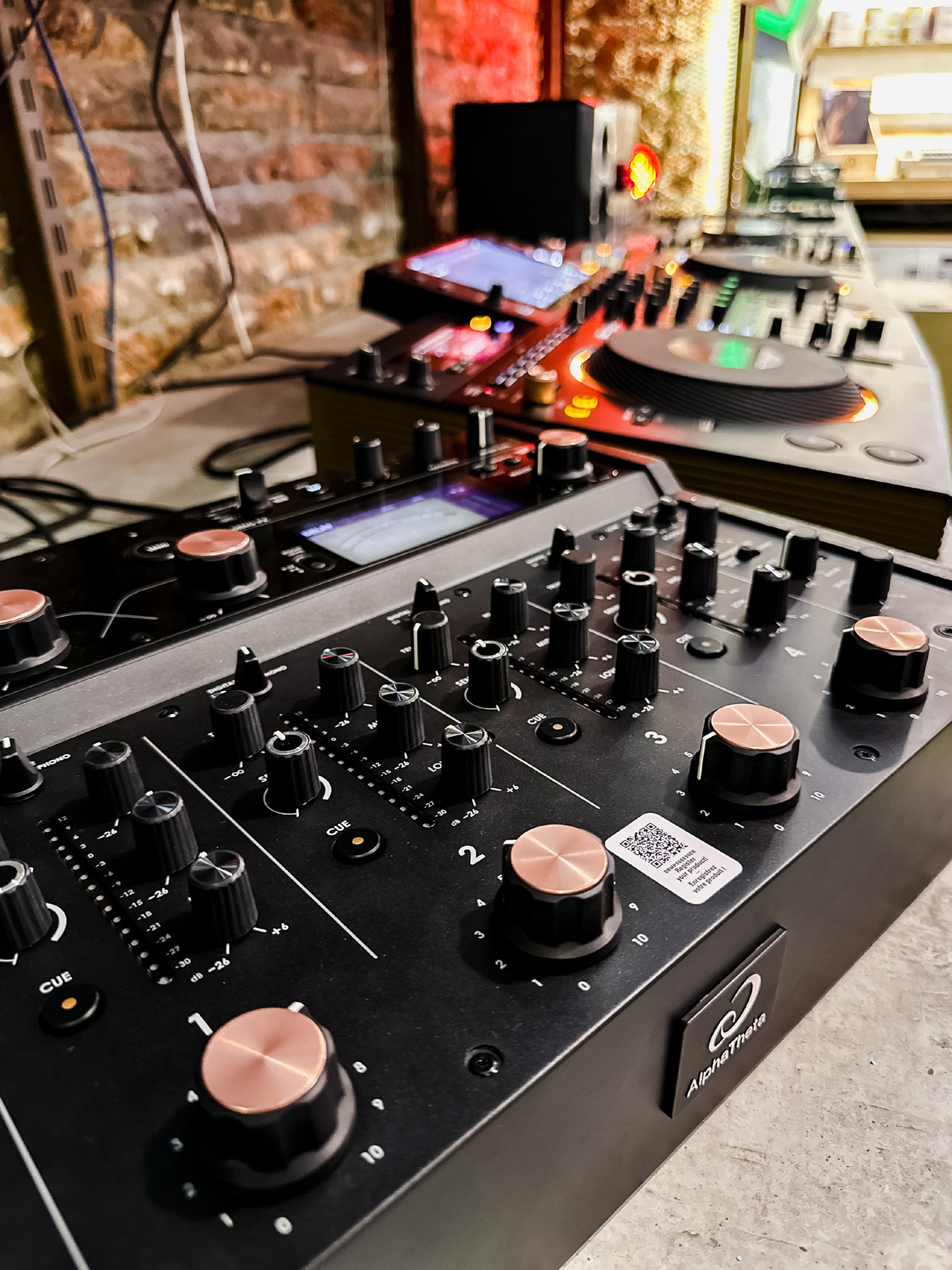Pioneer DJ AlphaTheta 02